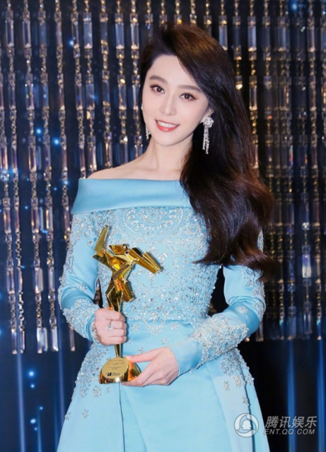 Mặc áo dài tay che vết thương, Phạm Băng Băng vẫn rực rỡ như nữ hoàng