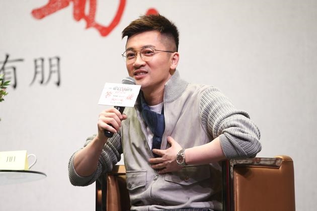 Tô Hữu Bằng than thở không hề biết gì về chuyện hẹn hò của Lâm Tâm Như