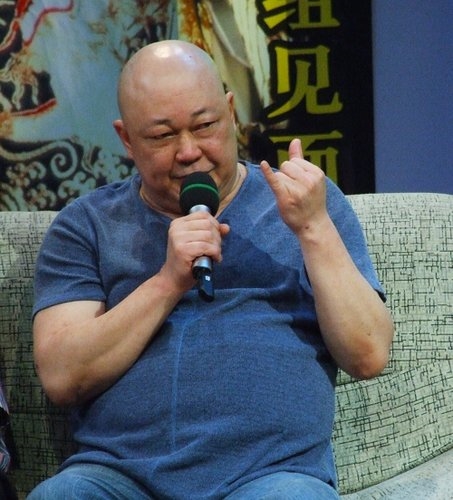 'Bao đại nhân' Kim Siêu Quần nhập viện phẫu thuật não lấy khối u 10 cm