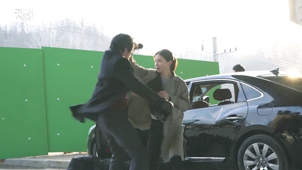 'Nữ hoàng rating' Lee Bo Young tái xuất ấn tượng sau 3 năm vắng bóng