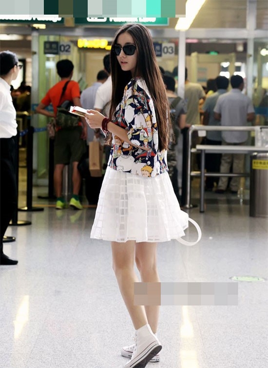 Street style ấn tượng của mỹ nữ Tân Cương - Địch Lệ Nhiệt Ba
