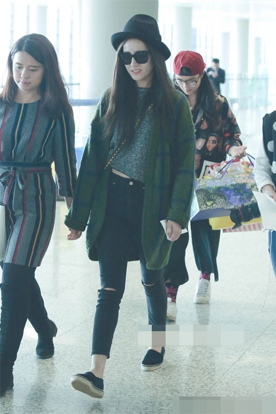 Street style ấn tượng của mỹ nữ Tân Cương - Địch Lệ Nhiệt Ba