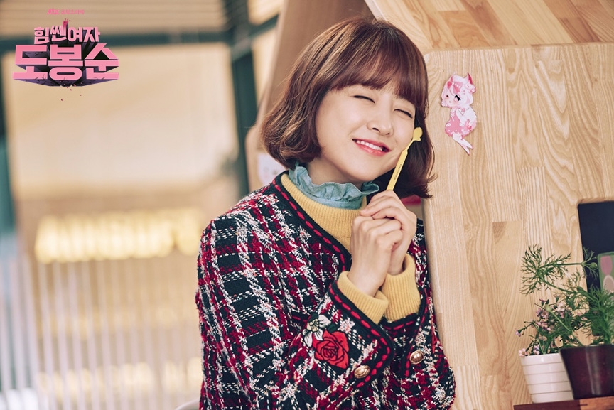 Điểm mặt dàn trai đẹp từng sánh đôi với 'bé hạt tiêu' Park Bo Young