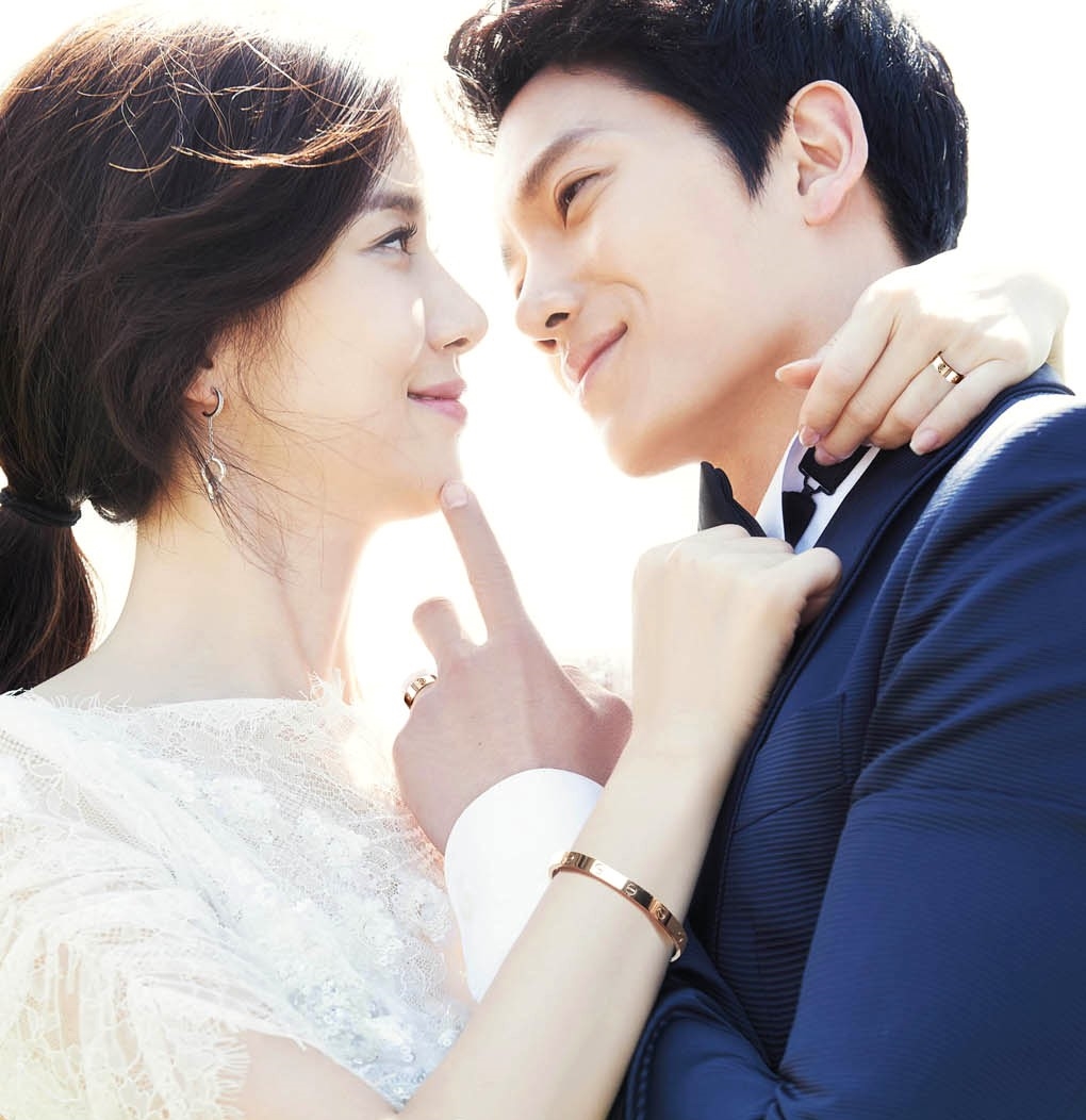 Lee Bo Young hết lời khen ngợi chồng trong họp báo ra mắt phim mới