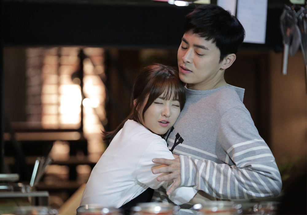 Điểm mặt dàn trai đẹp từng sánh đôi với 'bé hạt tiêu' Park Bo Young