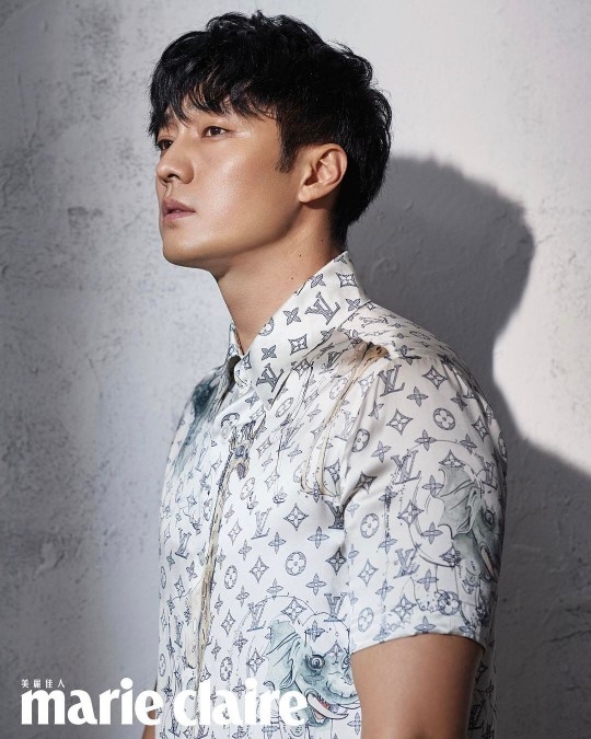 'Quân chủ' So Ji Sub quyến rũ chết người trên tạp chí mới, chia sẻ thay đổi chính mình sau 'Master's Sun'