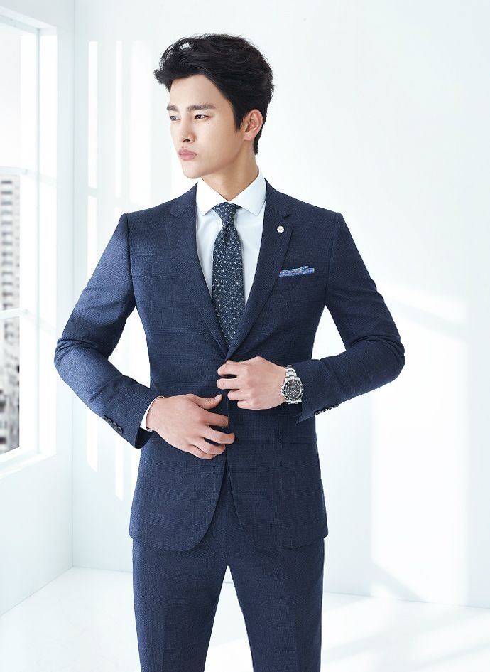 Seo In Guk dừng thực hiện nghĩa vụ do chấn thương chỉ 4 ngày sau khi nhập ngũ