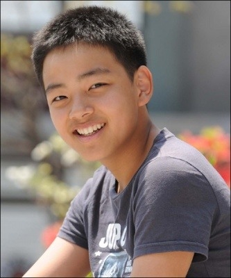 Nhìn lại hình ảnh từ nhỏ đến nay để thấy 'hoàng tử bé' Yeo Jin Goo đã trưởng thành thật rồi