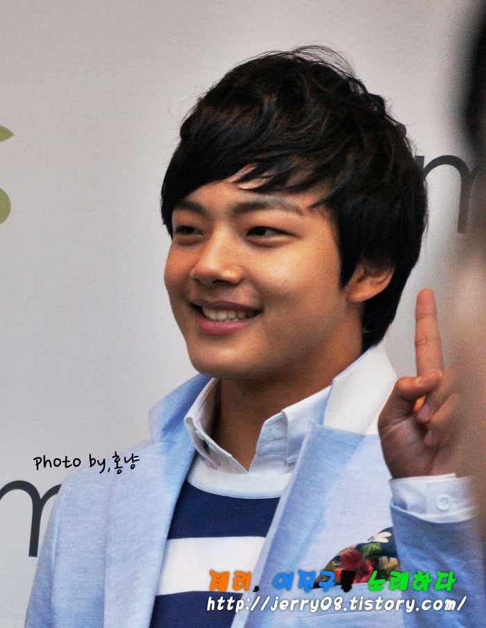 Nhìn lại hình ảnh từ nhỏ đến nay để thấy 'hoàng tử bé' Yeo Jin Goo đã trưởng thành thật rồi