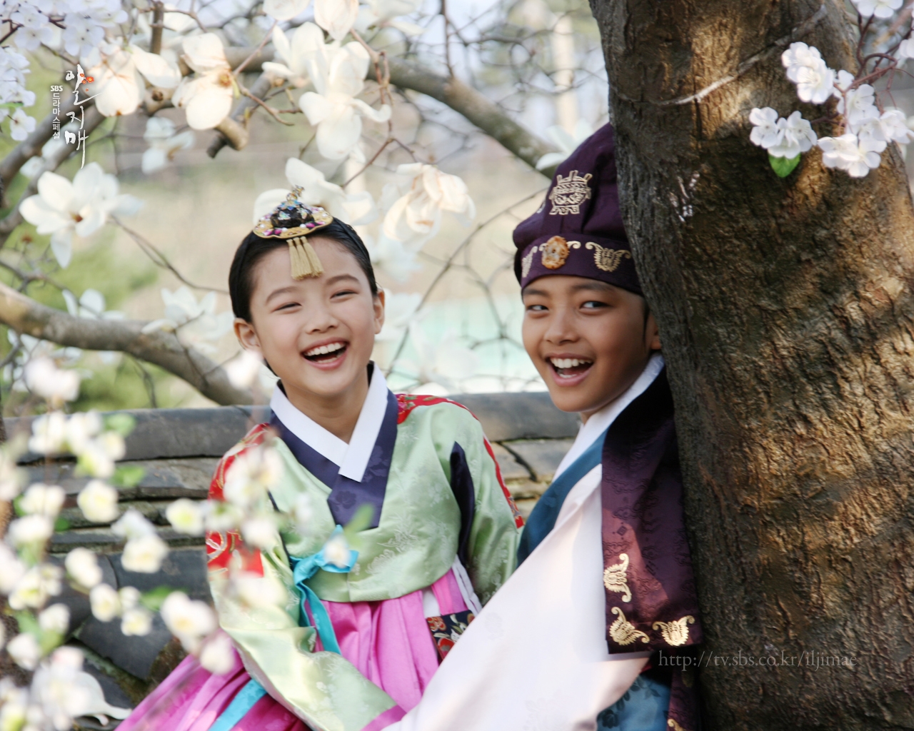 Nhìn lại hình ảnh từ nhỏ đến nay để thấy 'hoàng tử bé' Yeo Jin Goo đã trưởng thành thật rồi