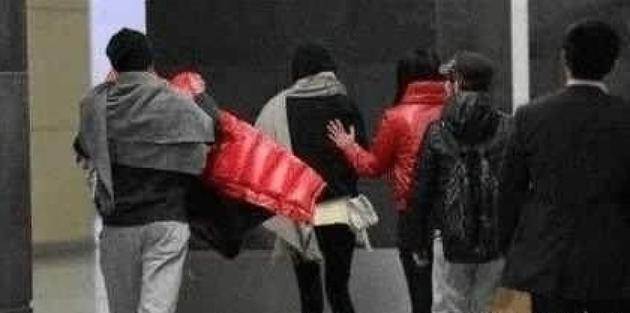 Dương Mịch và Lưu Khải Uy bị bắt gặp ngọt ngào hôn nhau ở nơi công cộng?