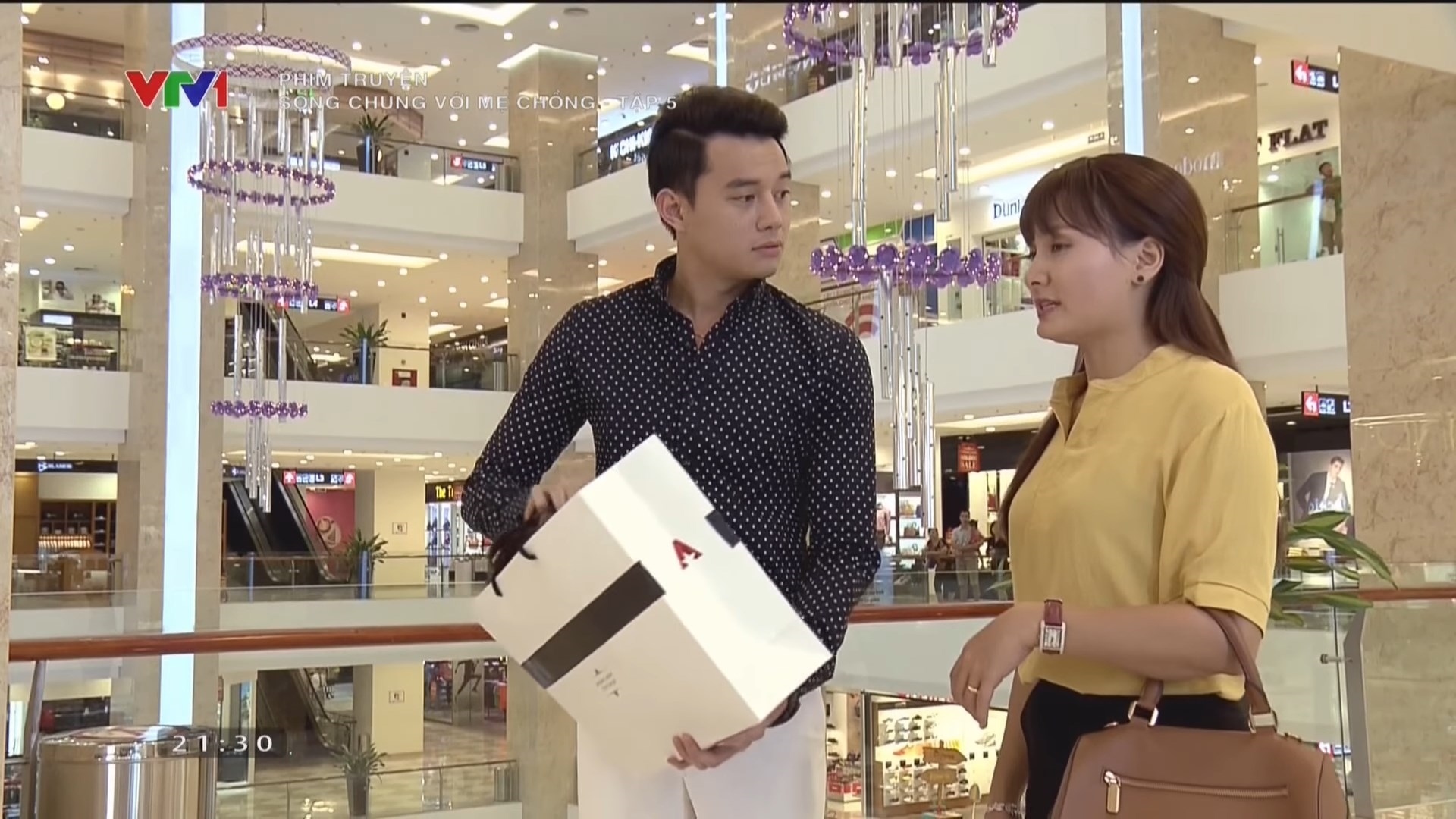 'Sống Chung Với Mẹ Chồng' tập 5: Vân tiếp tục ăn mắng vì mua túi đắt tiền cho mẹ chồng