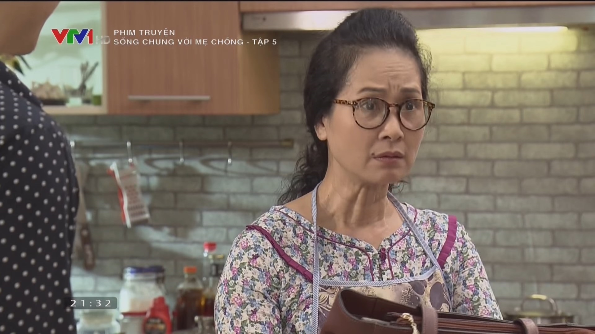 'Sống Chung Với Mẹ Chồng' tập 5: Vân tiếp tục ăn mắng vì mua túi đắt tiền cho mẹ chồng