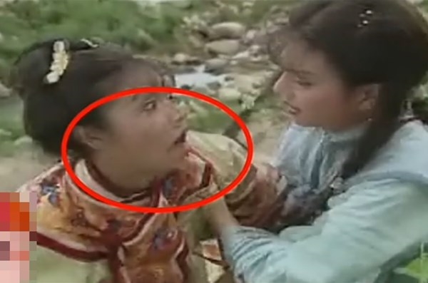 Sau 20 năm gây sốt, 'Hoàn Châu Cách Cách' vẫn bị soi ra cả 'rổ sạn'