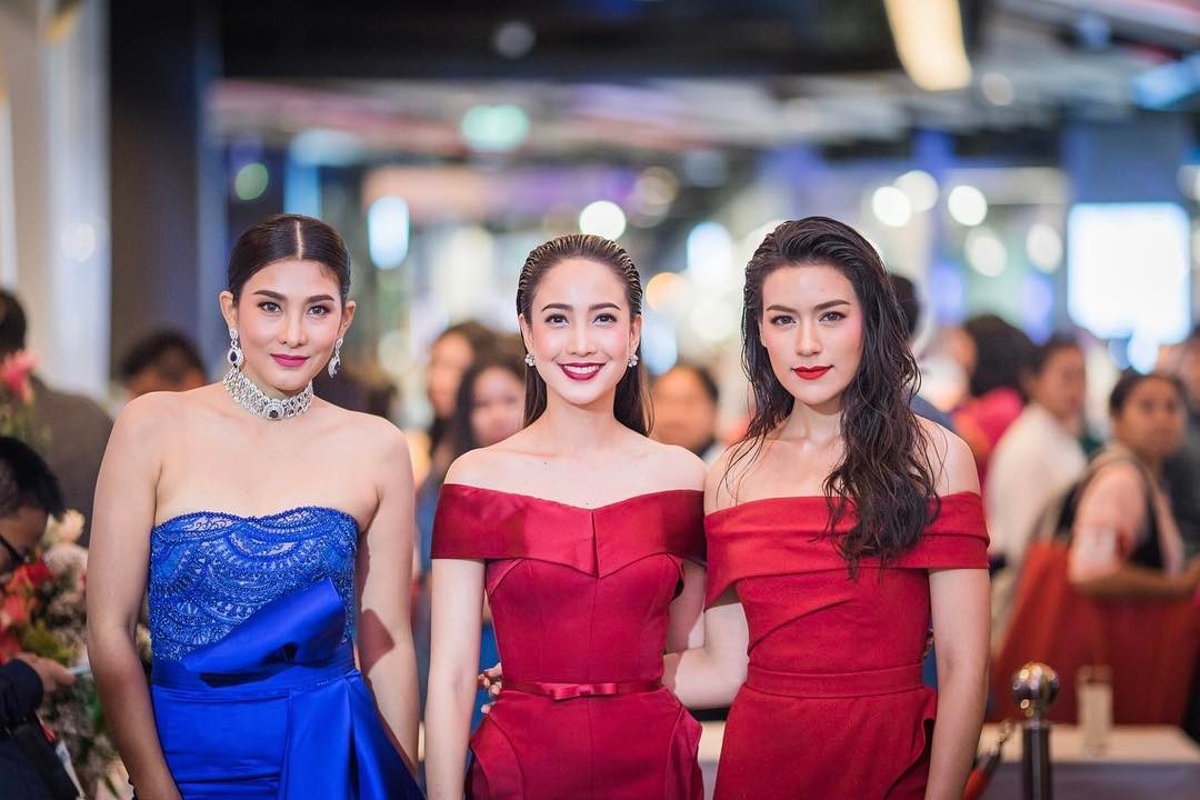 Cặp đôi 'Nữ thần rắn' đọ sắc cùng cặp đôi siêu hot Mark - Kim trong sự kiện