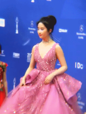 Lưu Diệc Phi hút hồn như tiên nữ, Triệu Lệ Dĩnh ngọt ngào trên thảm đỏ