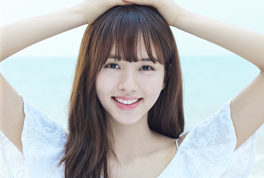 Kim So Hyun lại gây thương nhớ khi hóa thân thành 'Thiếu nữ mùa xuân' trong trẻo, dịu dàng