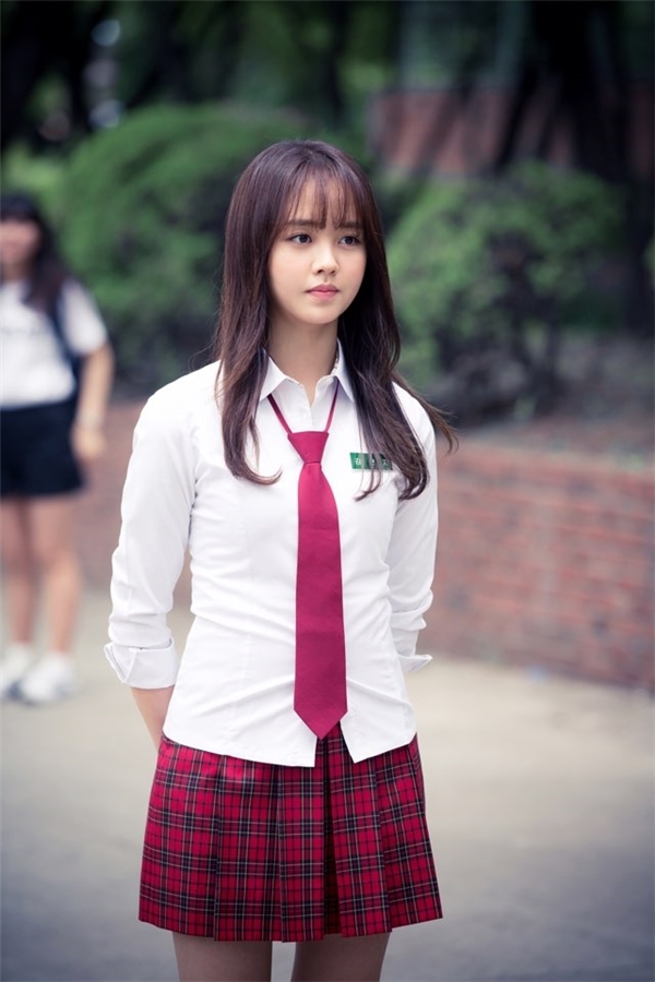 Kim So Hyun lại gây thương nhớ khi hóa thân thành 'Thiếu nữ mùa xuân' trong trẻo, dịu dàng