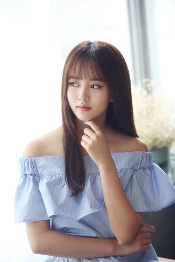 Kim So Hyun lại gây thương nhớ khi hóa thân thành 'Thiếu nữ mùa xuân' trong trẻo, dịu dàng