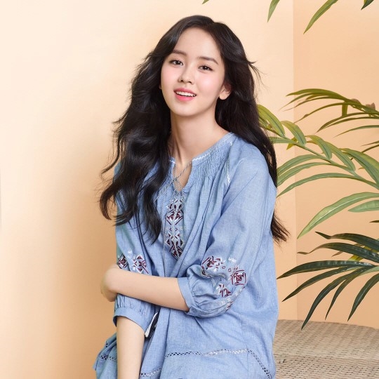 Kim So Hyun lại gây thương nhớ khi hóa thân thành 'Thiếu nữ mùa xuân' trong trẻo, dịu dàng