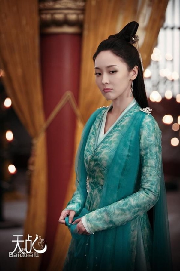 'Bạch Xà' Dương Tử hút mọi ánh nhìn với tạo hình cổ trang tuyệt đẹp