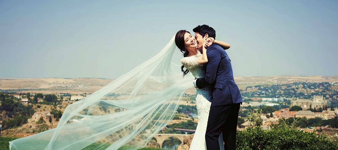Vợ chồng Ji Sung - Lee Bo Young tiếp tục làm fan nức lòng khi âm thầm làm từ thiện
