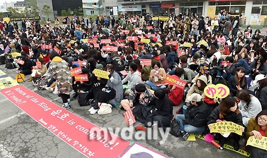 Trưởng nhóm tài năng Jung Yunho của nhóm TVXQ! điển trai ngày xuất ngũ