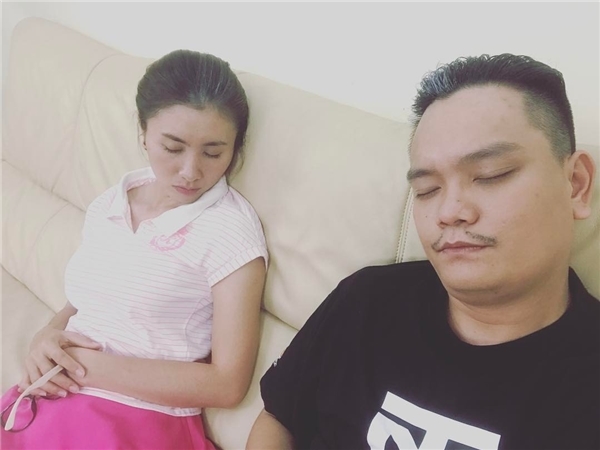 Fan xót xa khi chứng kiến thần tượng 'ăn vội, ngủ gật' vì kiệt sức trong hậu trường