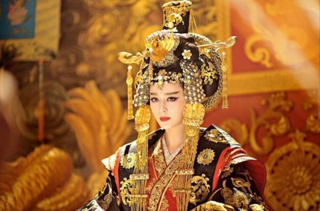 Có tiền, có sắc nhưng dàn mỹ nhân này mãi không thoát kiếp 'Bà hoàng diễn dở' Co tien, co sac nhung dan my nhan nay mai khong thoat kiep 'Ba hoang dien do'