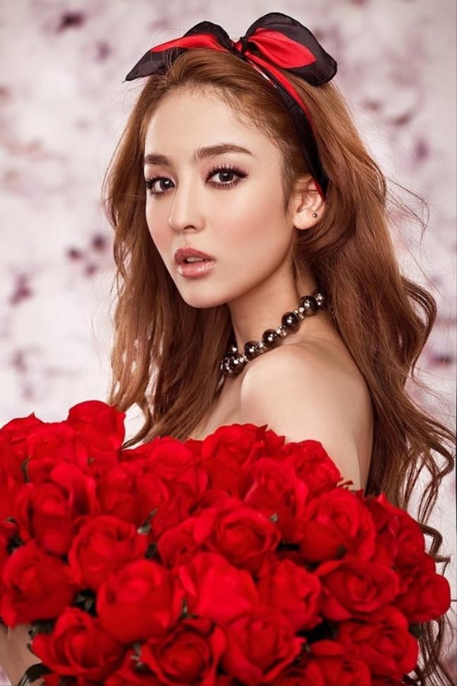 Có tiền, có sắc nhưng dàn mỹ nhân này mãi không thoát kiếp 'Bà hoàng diễn dở' Co tien, co sac nhung dan my nhan nay mai khong thoat kiep 'Ba hoang dien do'