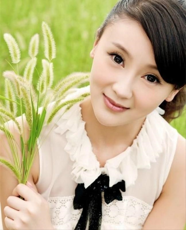 Có tiền, có sắc nhưng dàn mỹ nhân này mãi không thoát kiếp 'Bà hoàng diễn dở' Co tien, co sac nhung dan my nhan nay mai khong thoat kiep 'Ba hoang dien do'