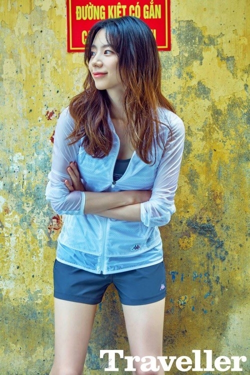 Bà xã Bae Yong Joon khoe dáng ngọc trong bộ hình mới chụp tại Đà Nẵng