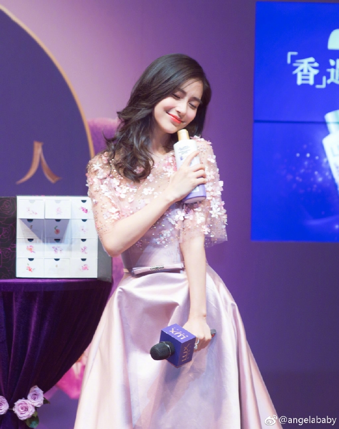 Lần đầu tiên nói về Bọt Biển Nhỏ, AngelaBaby chê con trai hết lời