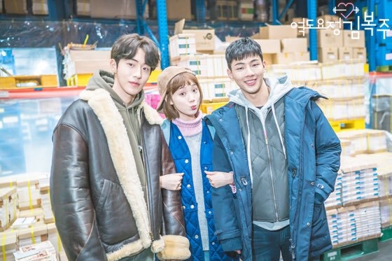 Ngỡ ngàng nhận ra có một 'bóng đèn quốc dân' mang tên Ji Soo
