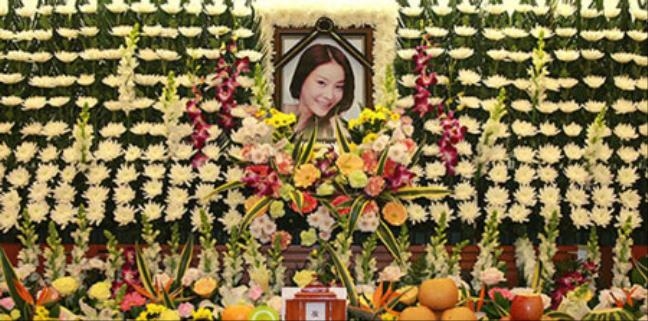 Cuộc đời nhiều uẩn khúc của nữ diễn viên bị ép quan hệ 100 lần với 31 người Cuoc doi nhieu uan khuc cua nu dien vien bi ep quan he 100 lan voi 31 nguoi