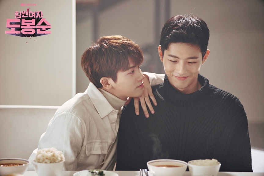 Ngỡ ngàng nhận ra có một 'bóng đèn quốc dân' mang tên Ji Soo