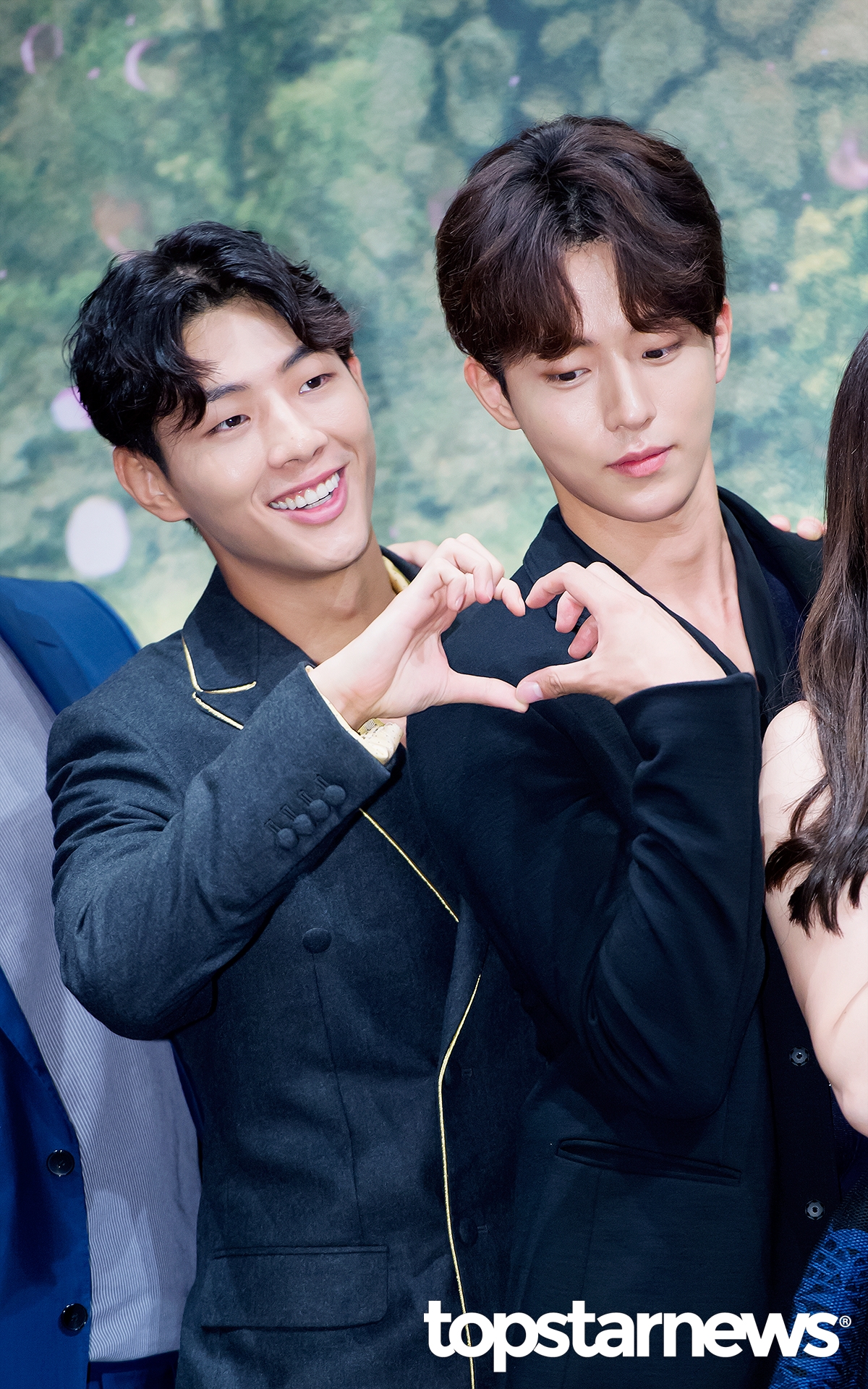 Ngỡ ngàng nhận ra có một 'bóng đèn quốc dân' mang tên Ji Soo