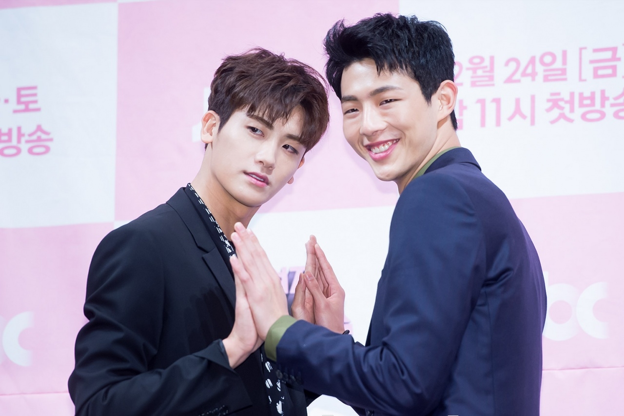 Ngỡ ngàng nhận ra có một 'bóng đèn quốc dân' mang tên Ji Soo