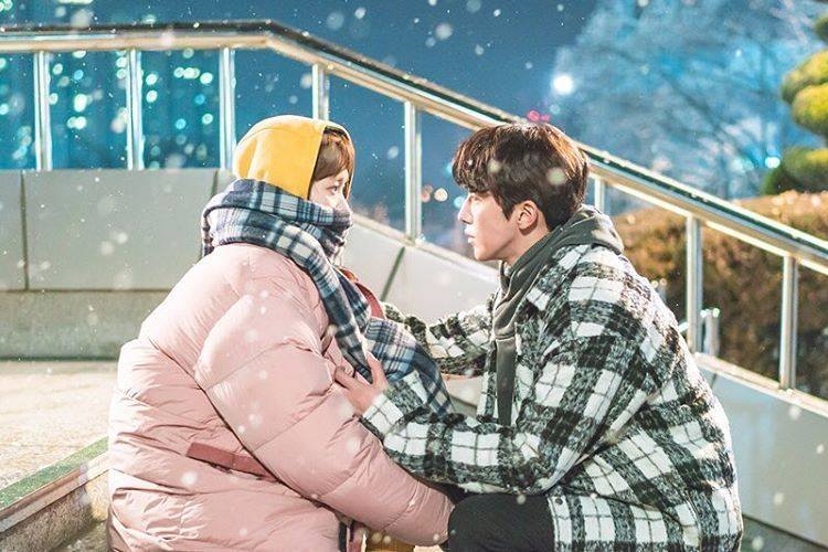 Ngắm lại những khoảnh khắc rung động trái tim cặp đôi Kình Tạ trong “Weightlifting Fairy Kim Bok Joo”
