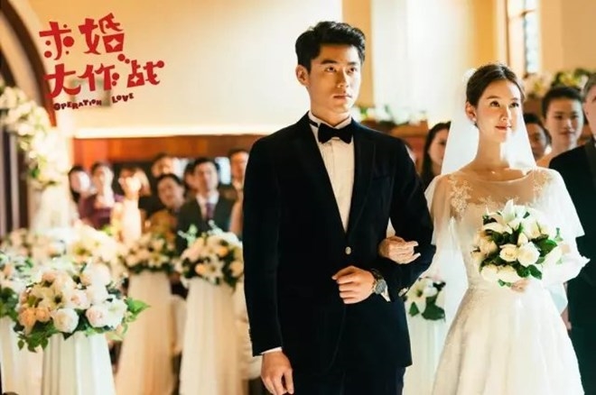 'Cầu hôn đại tác chiến' gây choáng với nụ hôn đồng giới