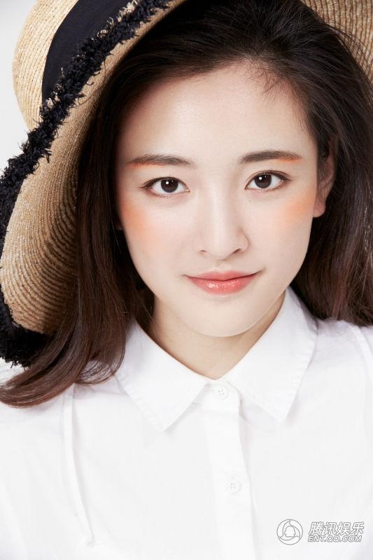 Ngắm Ngô Thiến, 'đồ đệ' Luhan lấn át nữ chính Cổ Lực Na Trát trong Trạch Thiên Ký