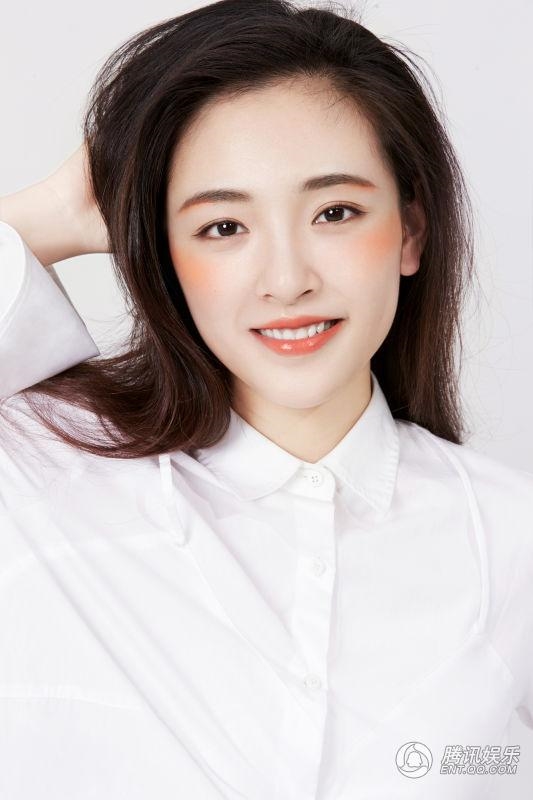 Ngắm Ngô Thiến, 'đồ đệ' Luhan lấn át nữ chính Cổ Lực Na Trát trong Trạch Thiên Ký