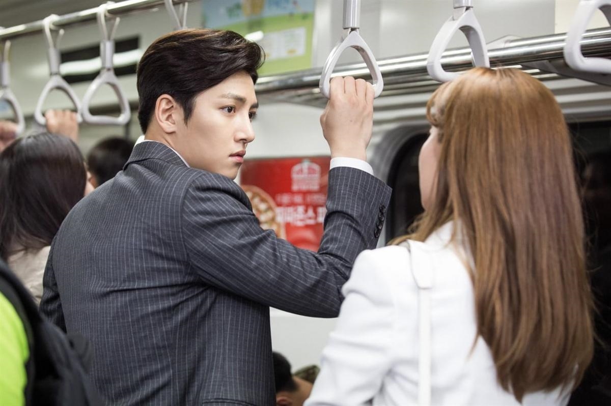 Nam thần Ji Chang Wook bị hiểu nhầm là kẻ háo sắc