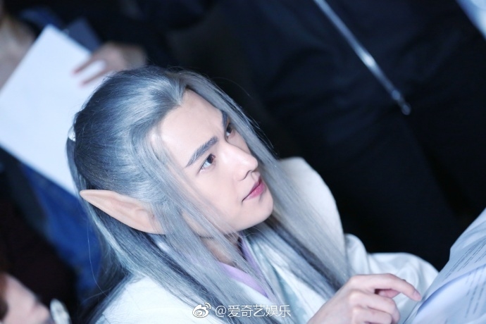 'Hồ ly bạc' Dương Dương hút hồn fan vì vẻ đẹp mê hoặc mới