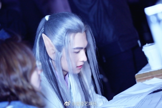 'Hồ ly bạc' Dương Dương hút hồn fan vì vẻ đẹp mê hoặc mới