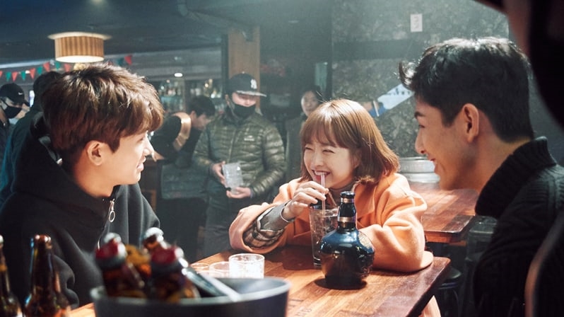 Fan lại dậy sóng khi Park Bo Young chia sẻ về group chat với Park Hyung Sik và Ji Soo