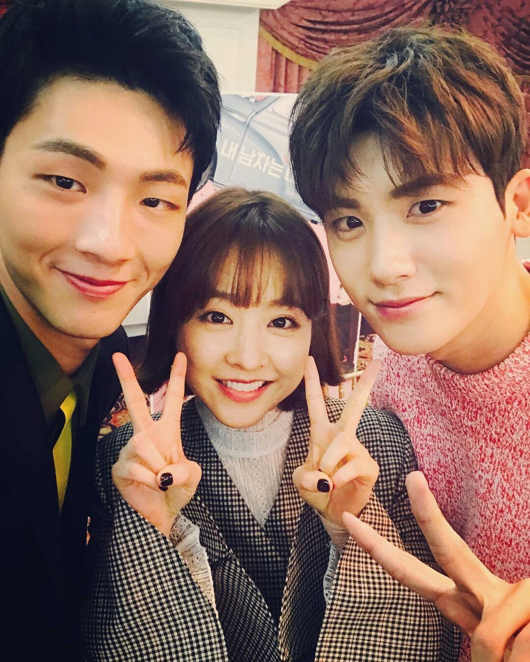 Fan lại dậy sóng khi Park Bo Young chia sẻ về group chat với Park Hyung Sik và Ji Soo