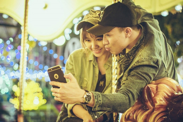 Những cặp đôi 'chị ơi, anh yêu em' nổi tiếng trong showbiz Việt