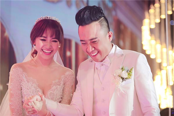 Những cặp đôi 'chị ơi, anh yêu em' nổi tiếng trong showbiz Việt