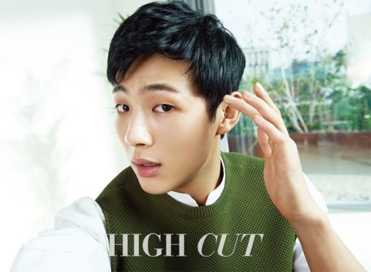 Ji Soo tìm đến cảnh sát thật học hỏi để hóa thân thành In Guk Doo trong 'Strong Woman Do Bong Soon'